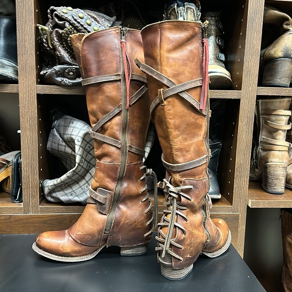 SOLD Cassius by Freebird - Picture 2 of 5